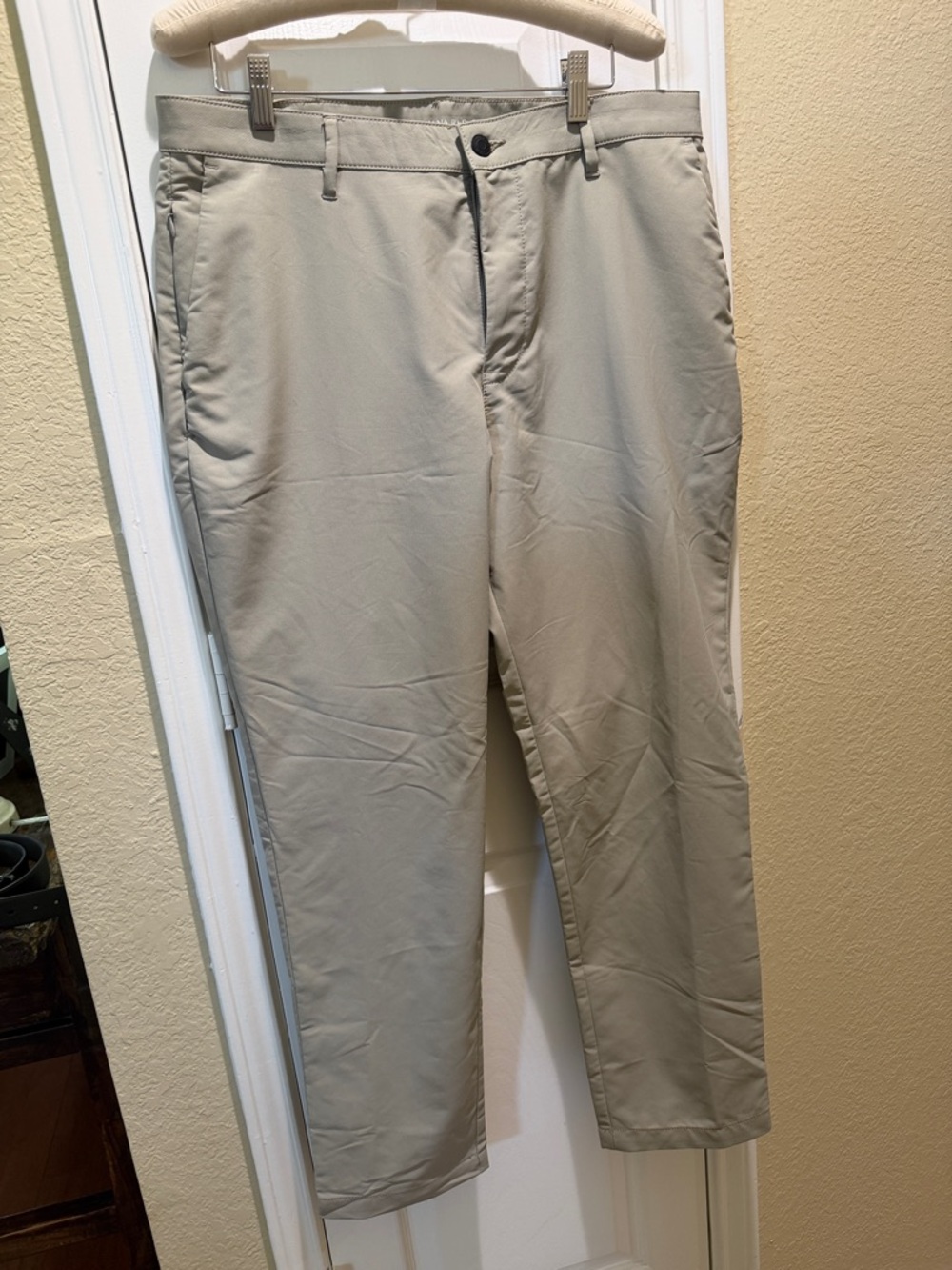 Banana Republic Men's Chinos in Light Khaki